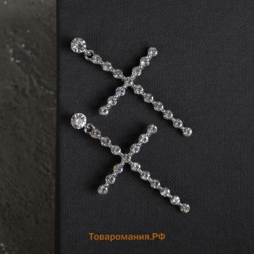 Серьги со стразами «Крестики» с делениями крупные, белые в серебре